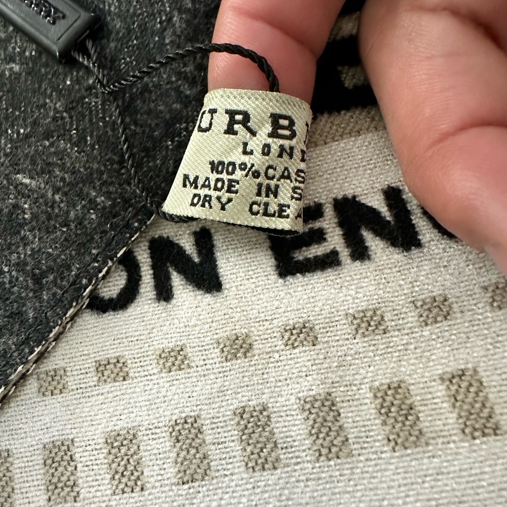 “Authentic” Burberry Beige and Black Scarf - Picture 6 of 8